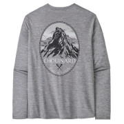 Herren-T-Shirt Patagonia M's L/S Cap Cool Daily Graphic Shirt - Lands grau Chouinard Crest: Feather Grey