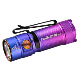 Aufladbare Taschenlampe Fenix E18R V2 rosa/blau nebula