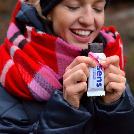 Riegel mit Grillenmehl Sens Dunkle Schokolade und Kirsche